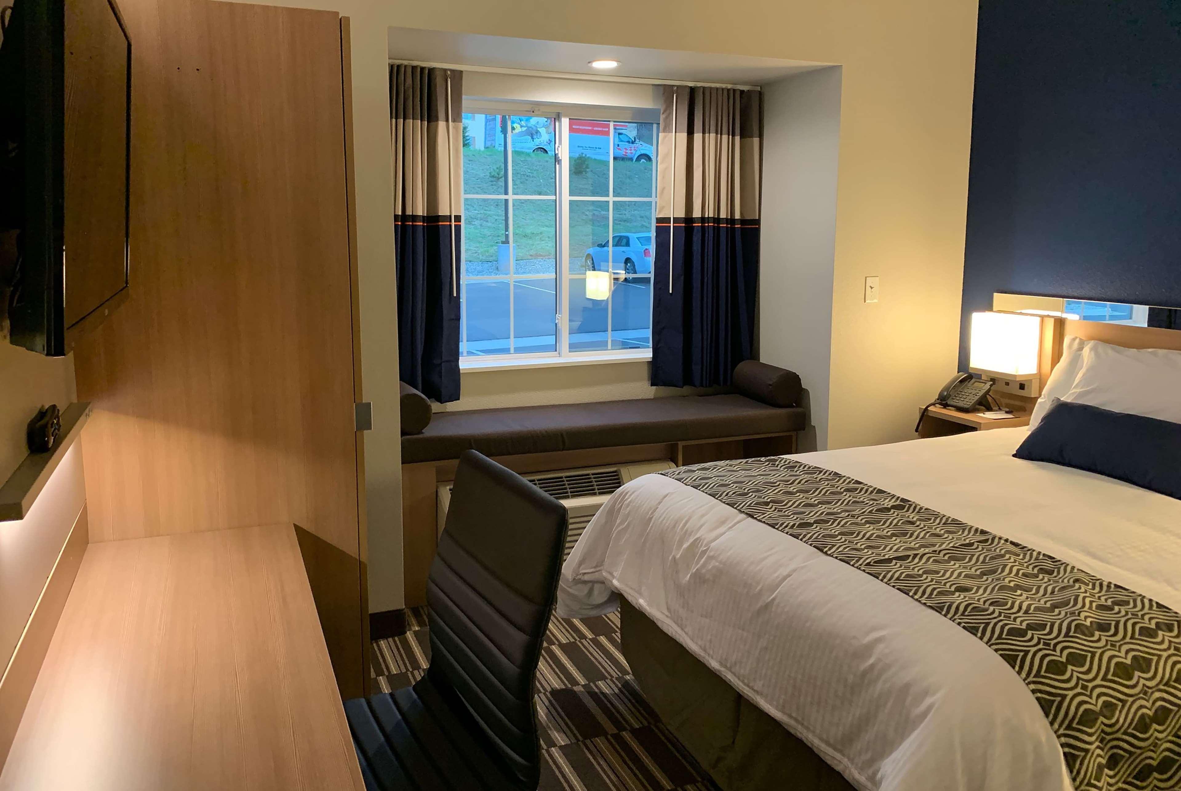 Microtel Inn & Suites By Wyndham Woodland Park Exterior photo