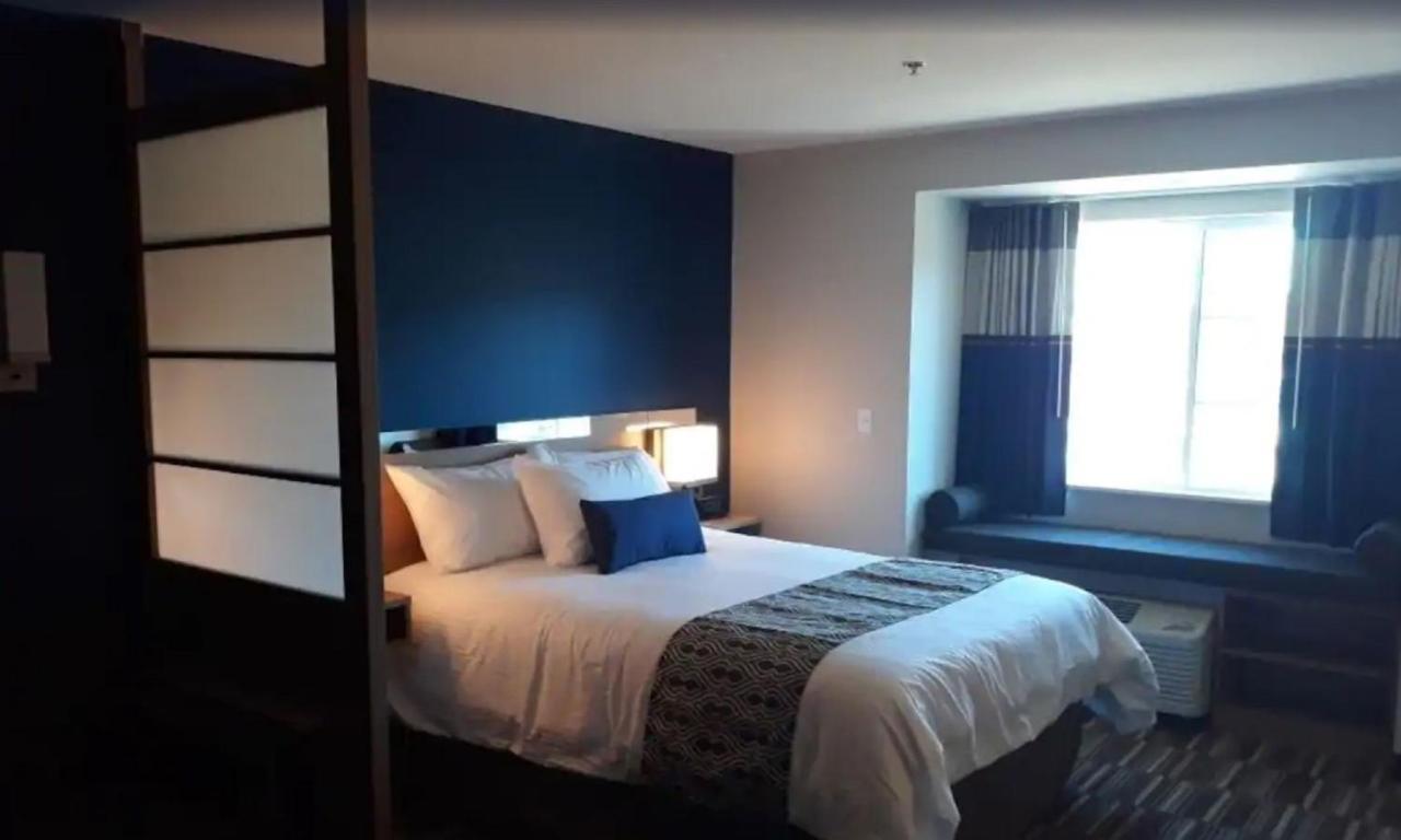 Microtel Inn & Suites By Wyndham Woodland Park Exterior photo